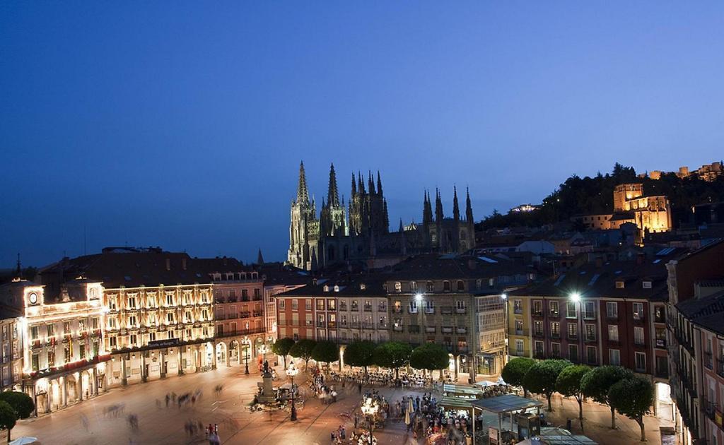Apartamento Turistico Plaza Mayor Burgos Exterior photo